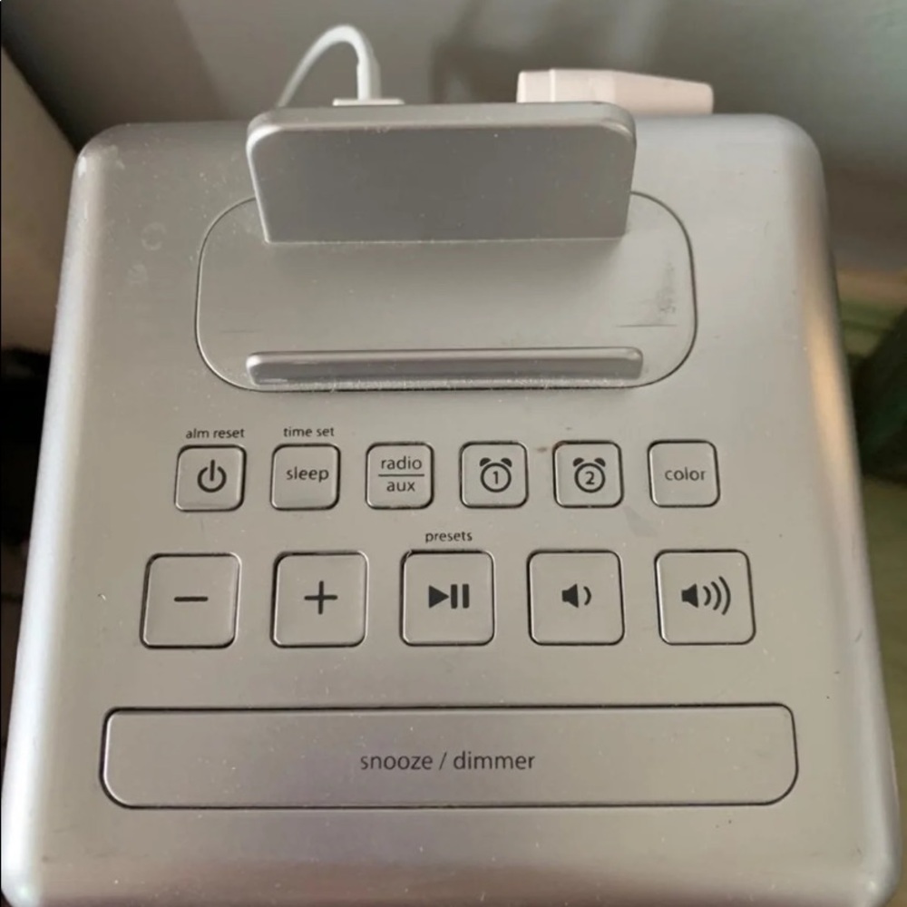 IHOME CLOCK - Picture 5 of 6